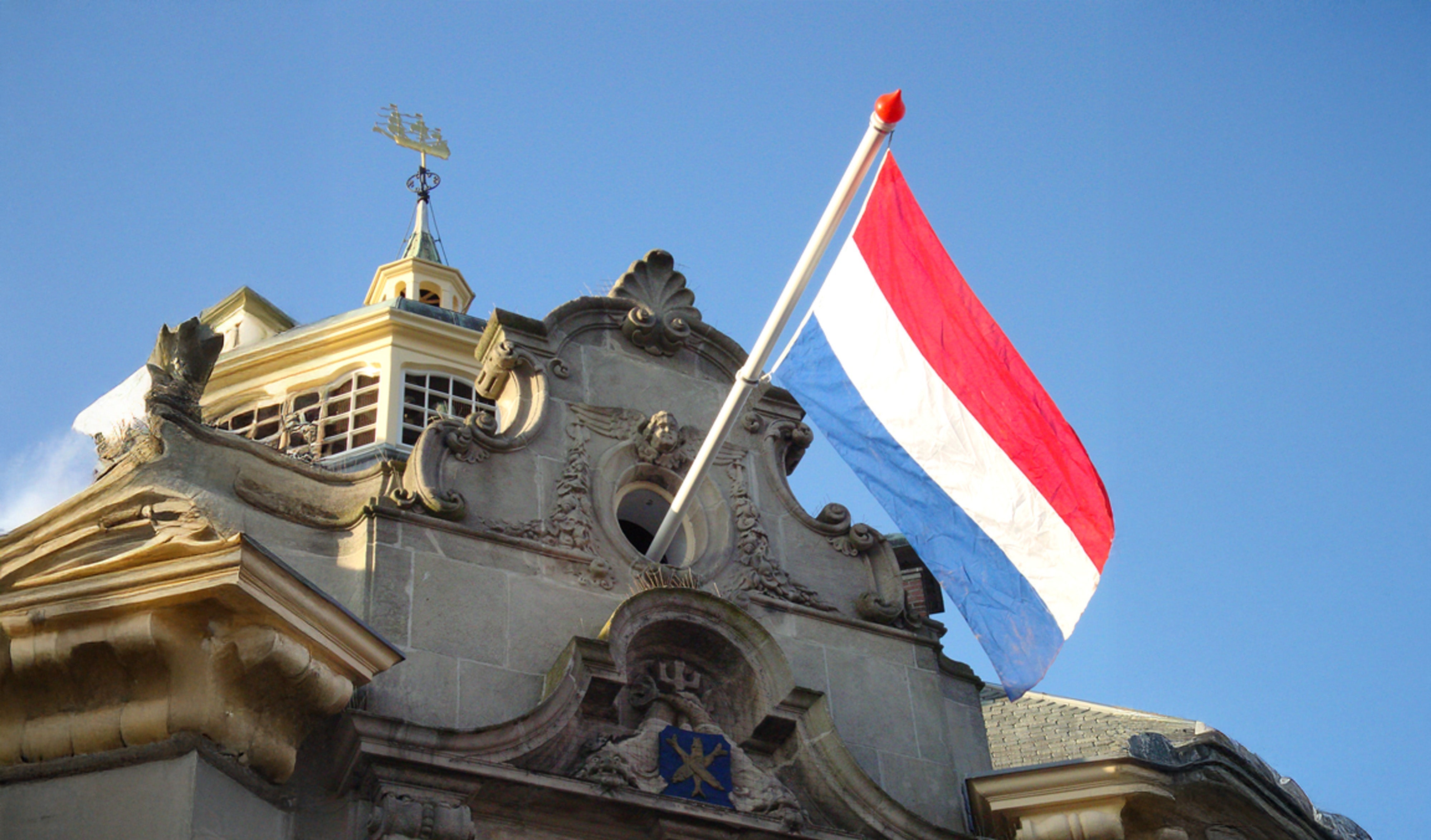 Vouwen van de Nederlandse vlag in 6 stappen