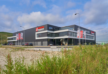 Waarom gebruiken bedrijven nog steeds fysieke vlaggen in een digitaal tijdperk?