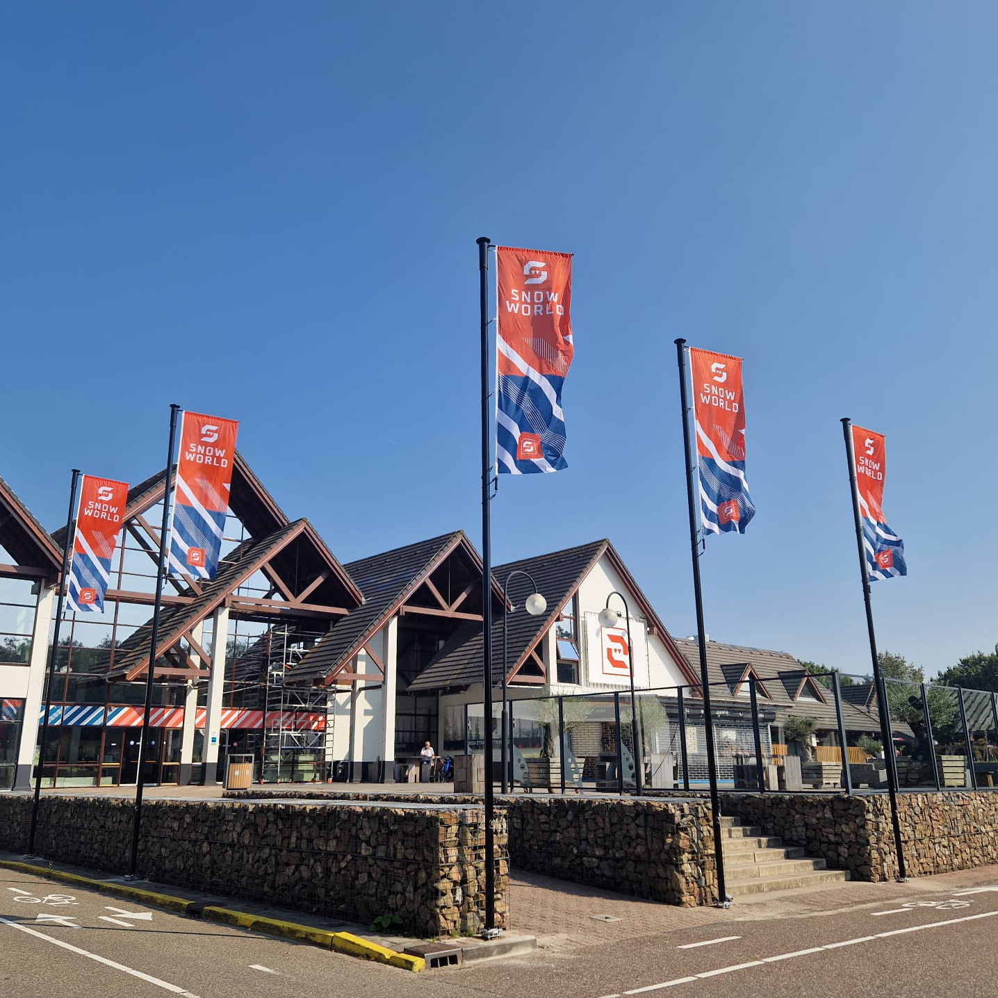 Duurzaam vlaggen: hoe lang gaan vlaggen mee en wat is milieuvriendelijk?