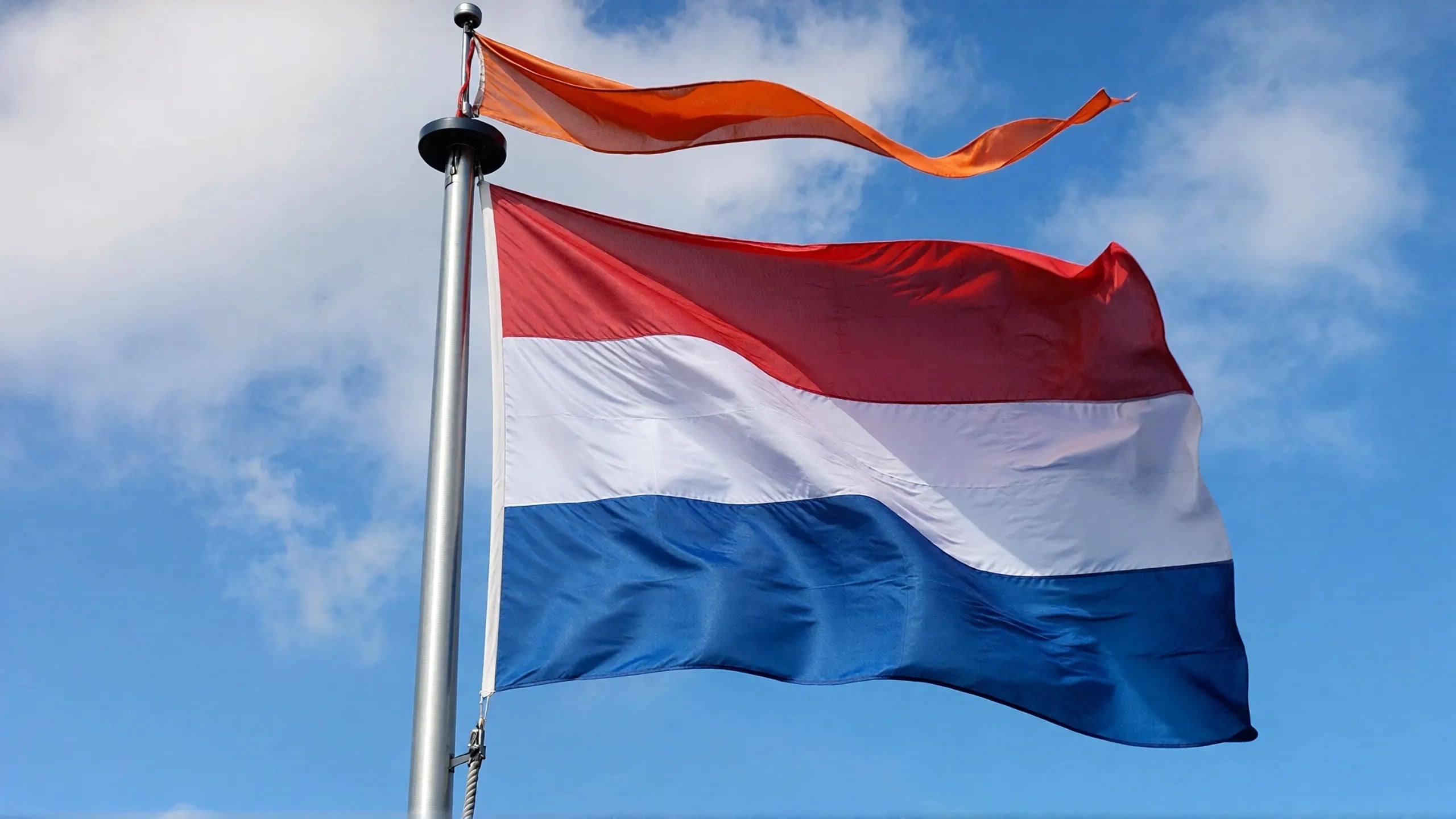 Hoe moet u vlaggen op Koningsdag? Dit zijn de regels voor de Nederlandse vlag