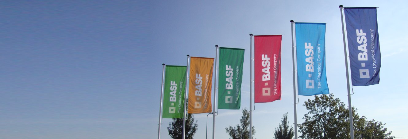 Baniermast met vaste uithouder