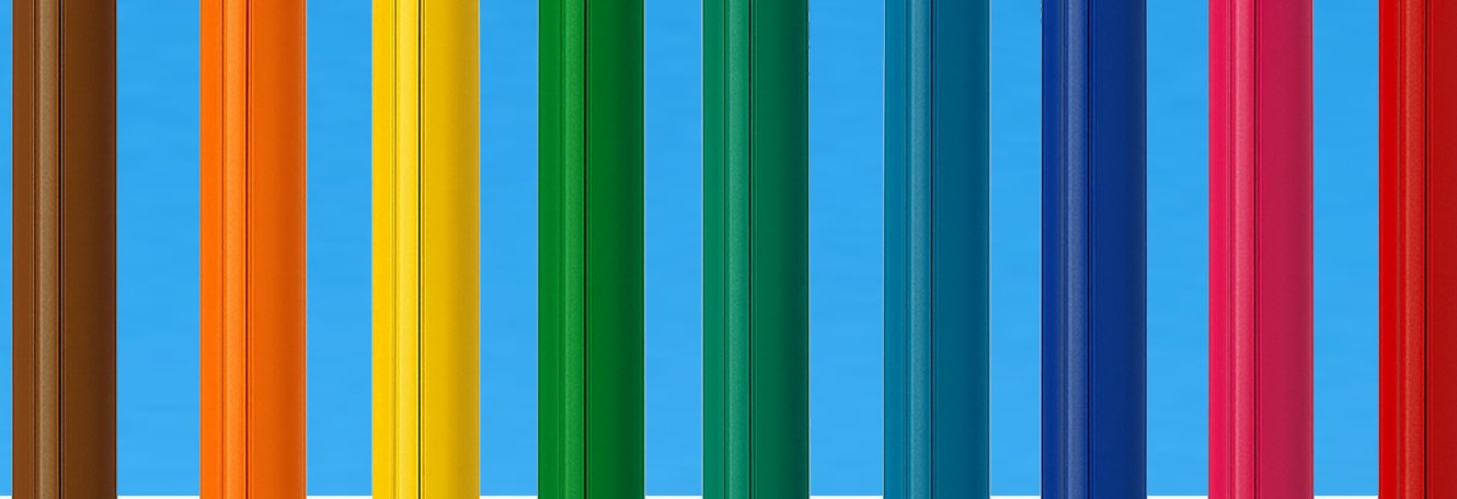 Gekleurde vlaggenmasten