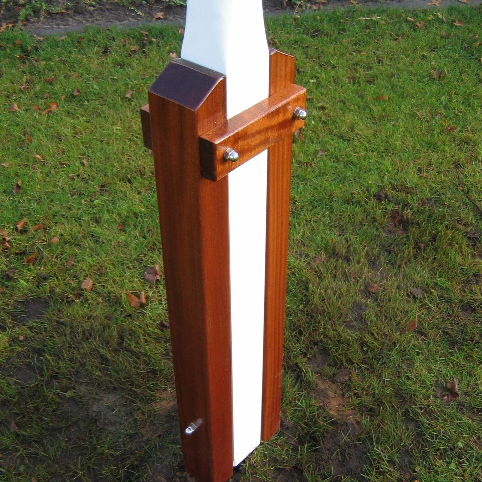 Houten vlaggenmast 6 meter diam.10065mm. Bos Vlaggen